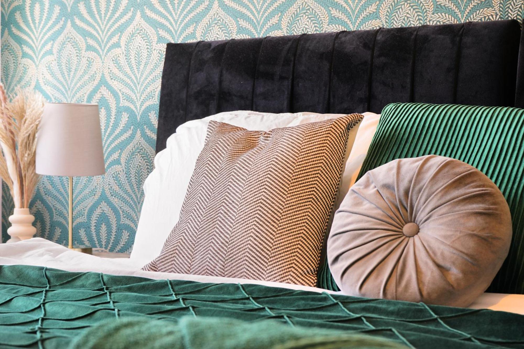 Cosy Corner In Aylesbury Near Stoke Mandeville Hospital & Town Centre With Private Parking Exterior foto